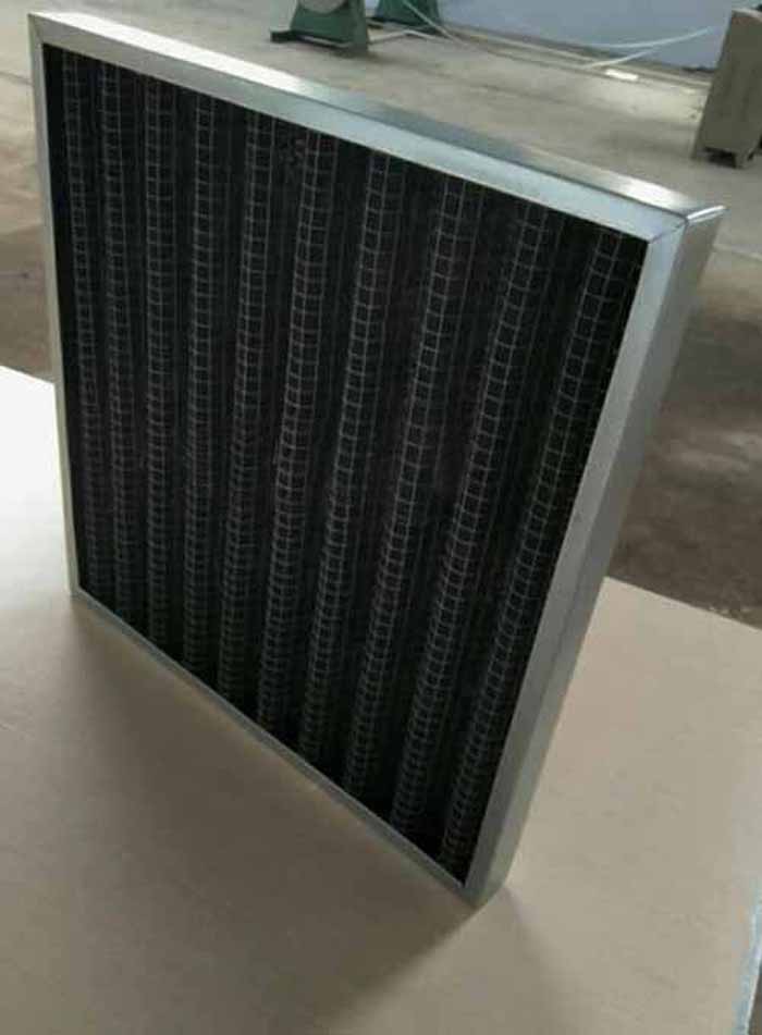 折疊式活性炭過濾器鋁型材外框，也可選用鍍鋅外框及不銹鋼，厚度為：21mm,25mm,46mm，50mm等其他多種厚度。