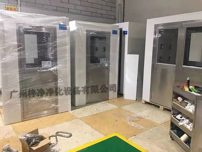 風(fēng)淋室的類型繁多，不同類型的風(fēng)淋室適用于不同的場(chǎng)合和需求